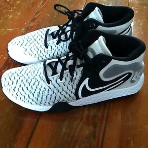 Nike Men's KD Trey 5 Vlll Basketball Shoes, Size 9.5
